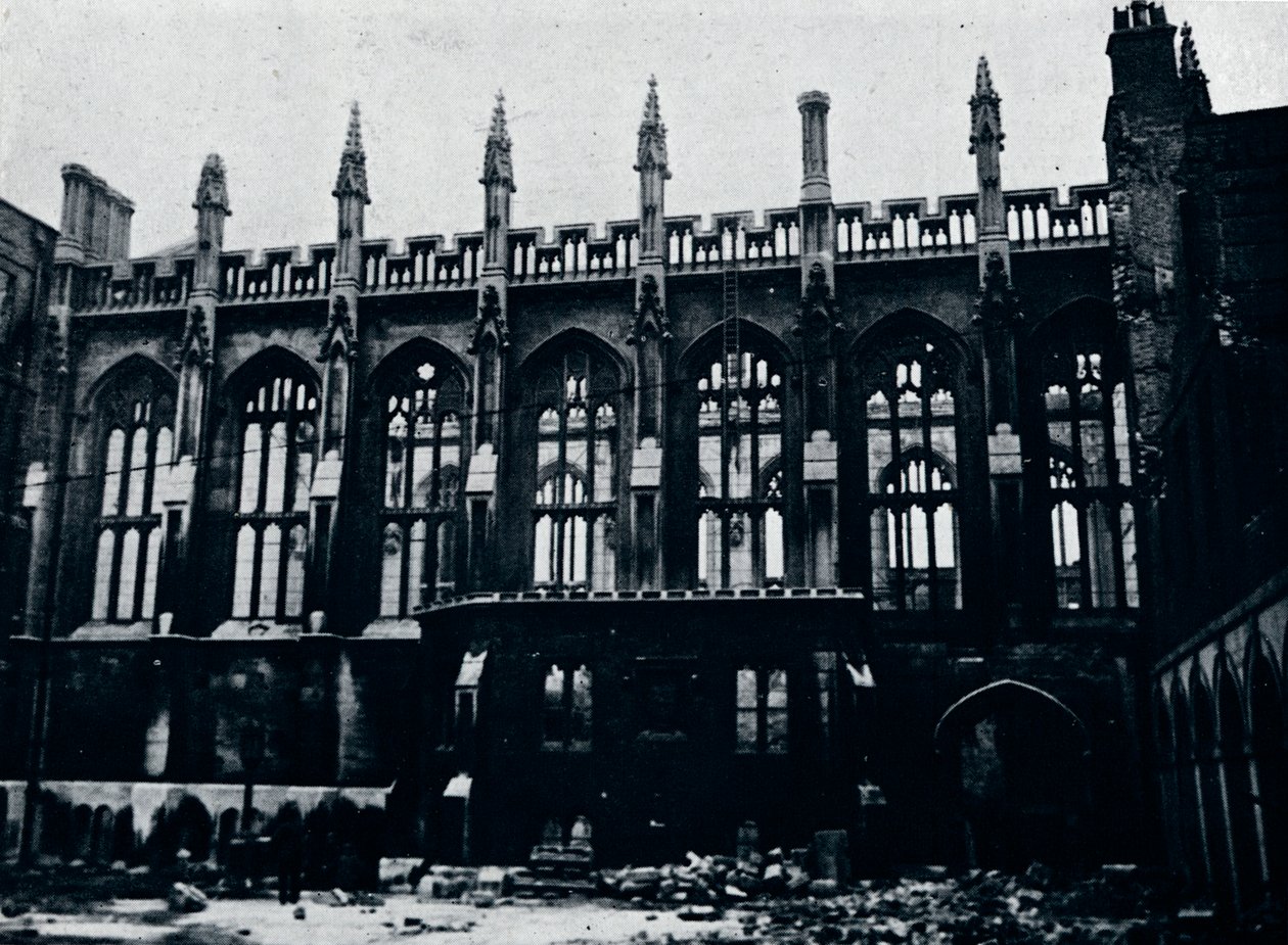 A Belső Templom történelmi csarnokát teljesen kibelezte a tűz, 1941 alkotó: Unbekannt