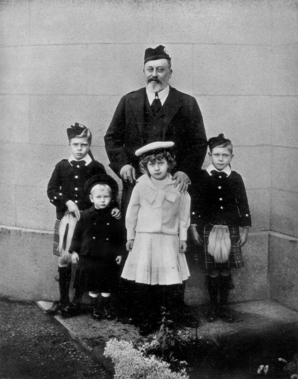 A néhai király és néhány unokája, c19102-1910 1910 alkotó: Unbekannt