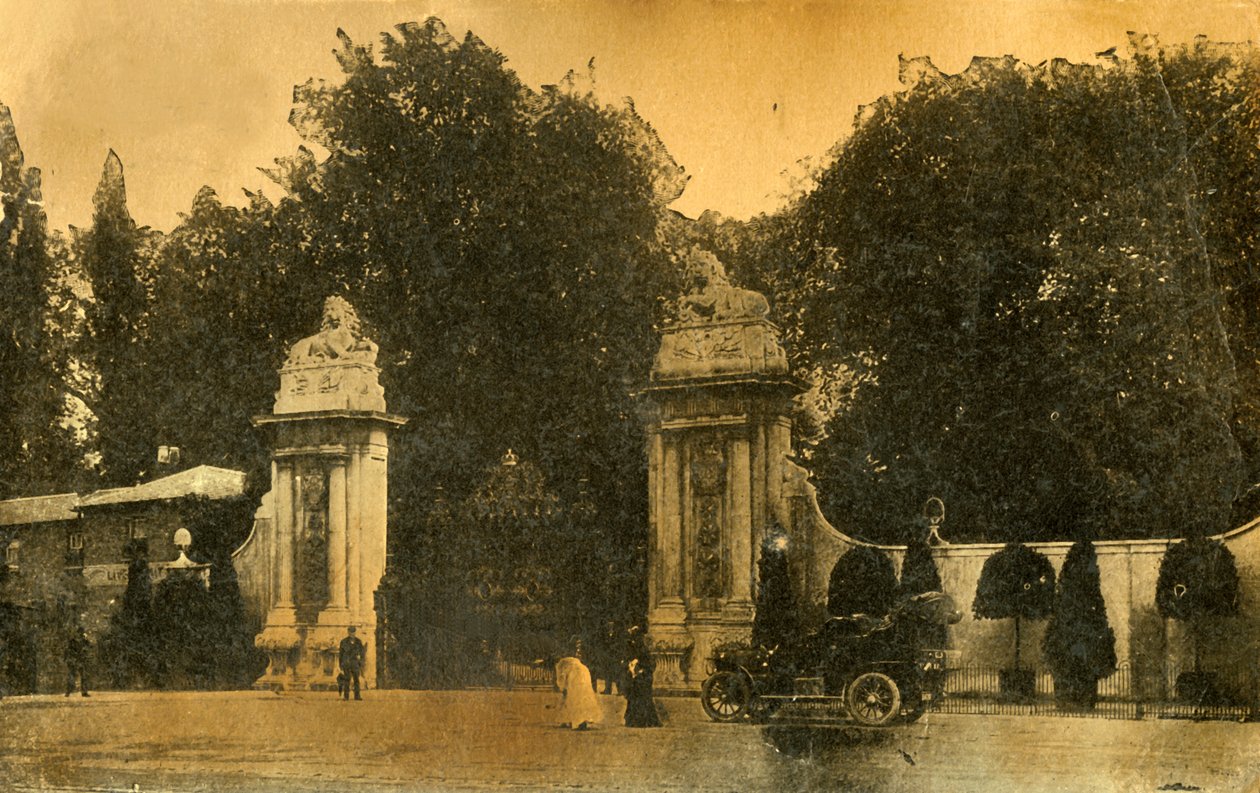 The Lion Gates, Hampton Court, London, 1910. alkotó: Unbekannt