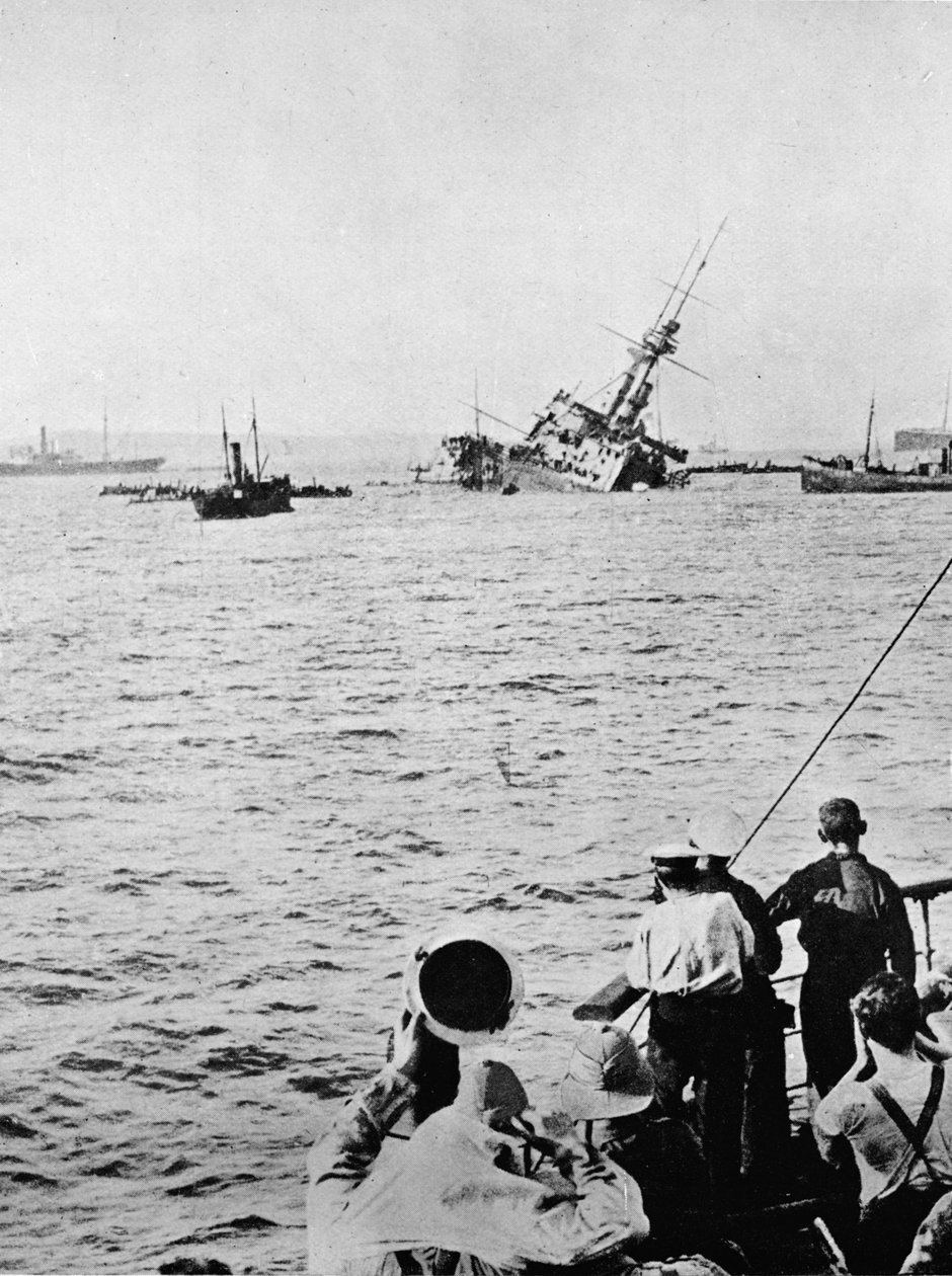 A Majestic elsüllyed, miután egy ellenséges tengeralattjáró megtorpedózta, 1915 alkotó: Unbekannt