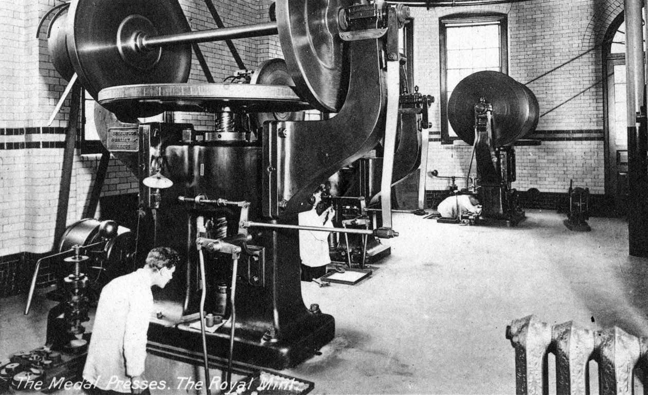 A Medal Press, a Royal Mint, Tower Hill, London, 20. század eleje alkotó: Unbekannt