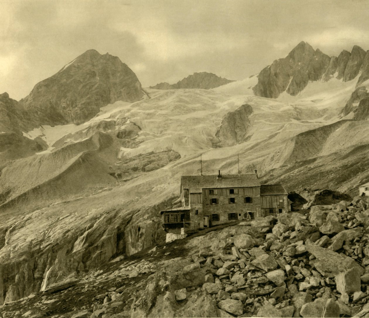 A Plauener Hütte és a gleccser, Zillergrund, Tirol, Ausztria, 1935. alkotó: Unbekannt