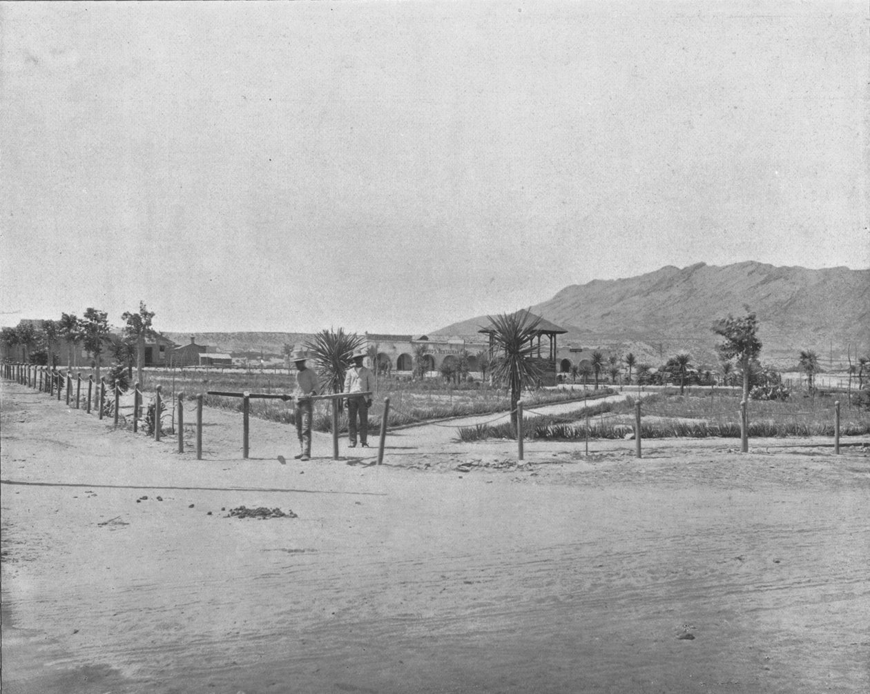 The Plaza, El Paso, Texas, USA, 1900. alkotó: Unbekannt