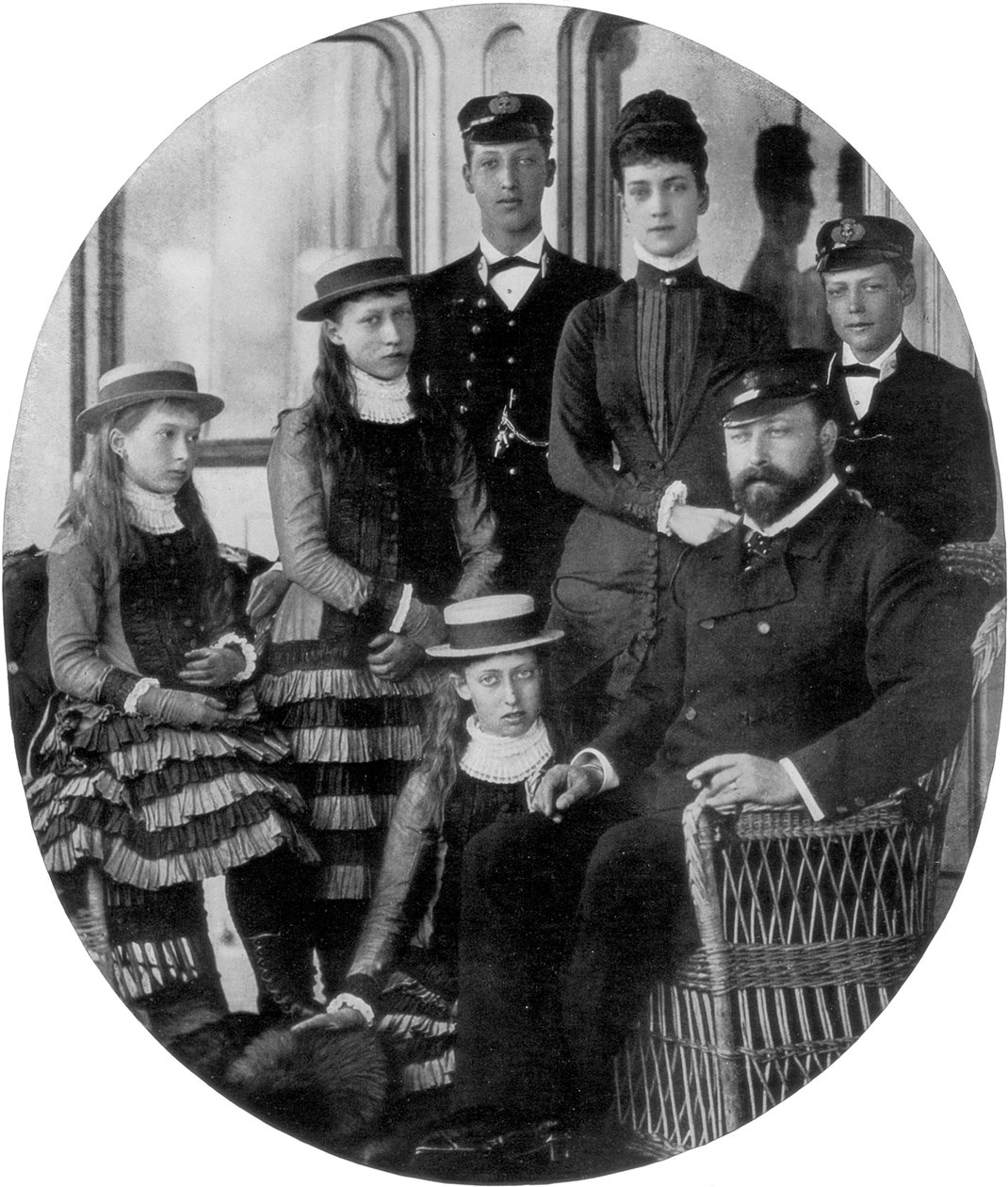Wales hercege és hercegnője családjával a királyi jacht fedélzetén, 1910. 19. század alkotó: Unbekannt