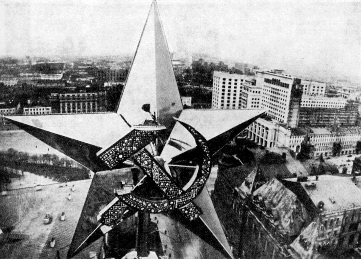A szovjet csillag felülmúlja a Kreml Nikolszkij-tornyát, Moszkva, 1935 alkotó: Unbekannt
