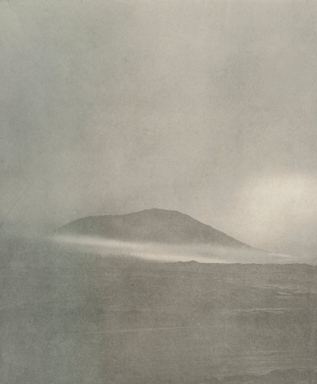 A hóvihar kezdete...Sodródás közeledve az Erebus-hegy körül, c1908, 1909 alkotó: Unbekannt