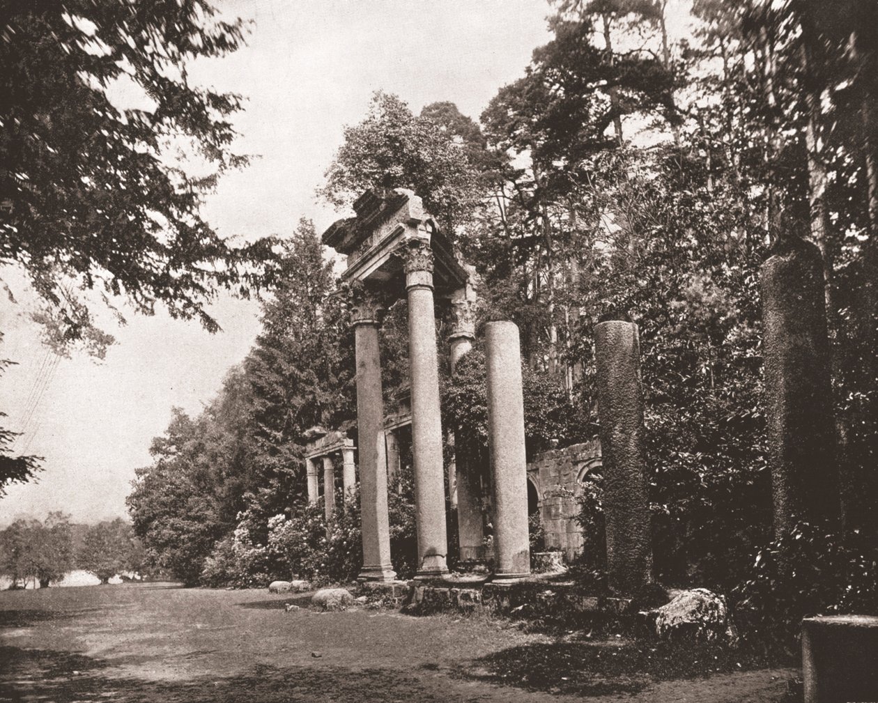 Augustus temploma Virginia Water-ben, Surrey, 1894. alkotó: Unbekannt
