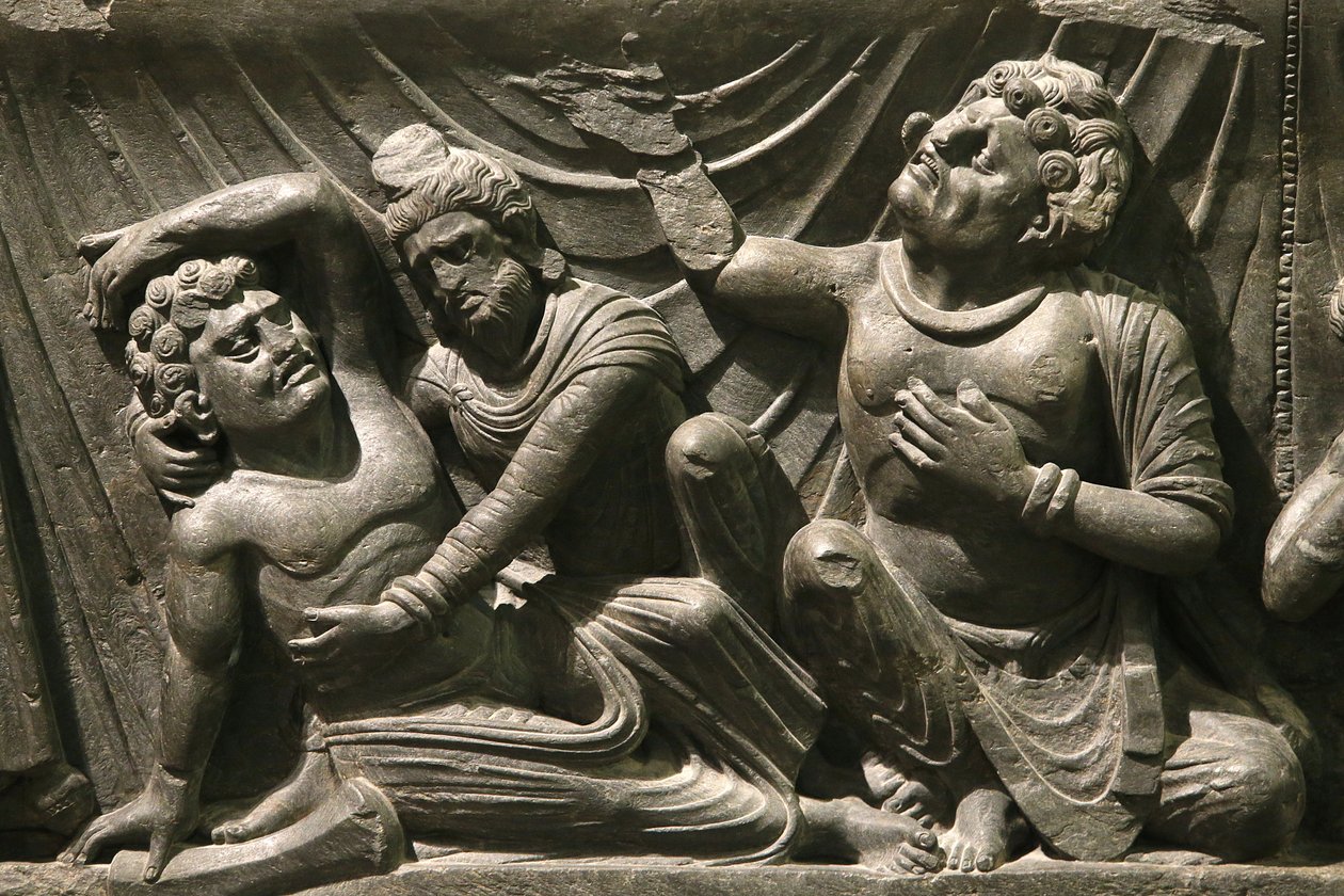 A Victoria and Albert Múzeum. Része a Buddha haláláról szóló megkönnyebbülésnek (parinirvána). 200-400. Kushan időszak. Pala. Gandhara/Északnyugat Pakisztán. Egyesült Királyság alkotó: Unbekannt
