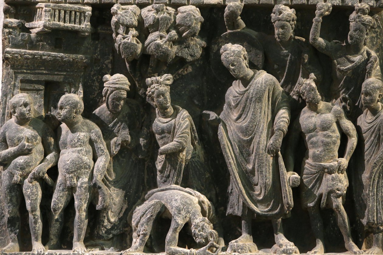 A Victoria and Albert Múzeum. Dombormű, amely Buddha életére tett kísérletet mutatja. 100-200. Pala. Gandhara/Északnyugat Pakisztán. Egyesült Királyság alkotó: Unbekannt