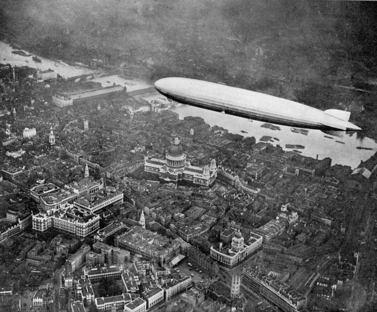 A Graf Zeppelin léghajó London felett, 1931. augusztus 1936 alkotó: Unbekannt