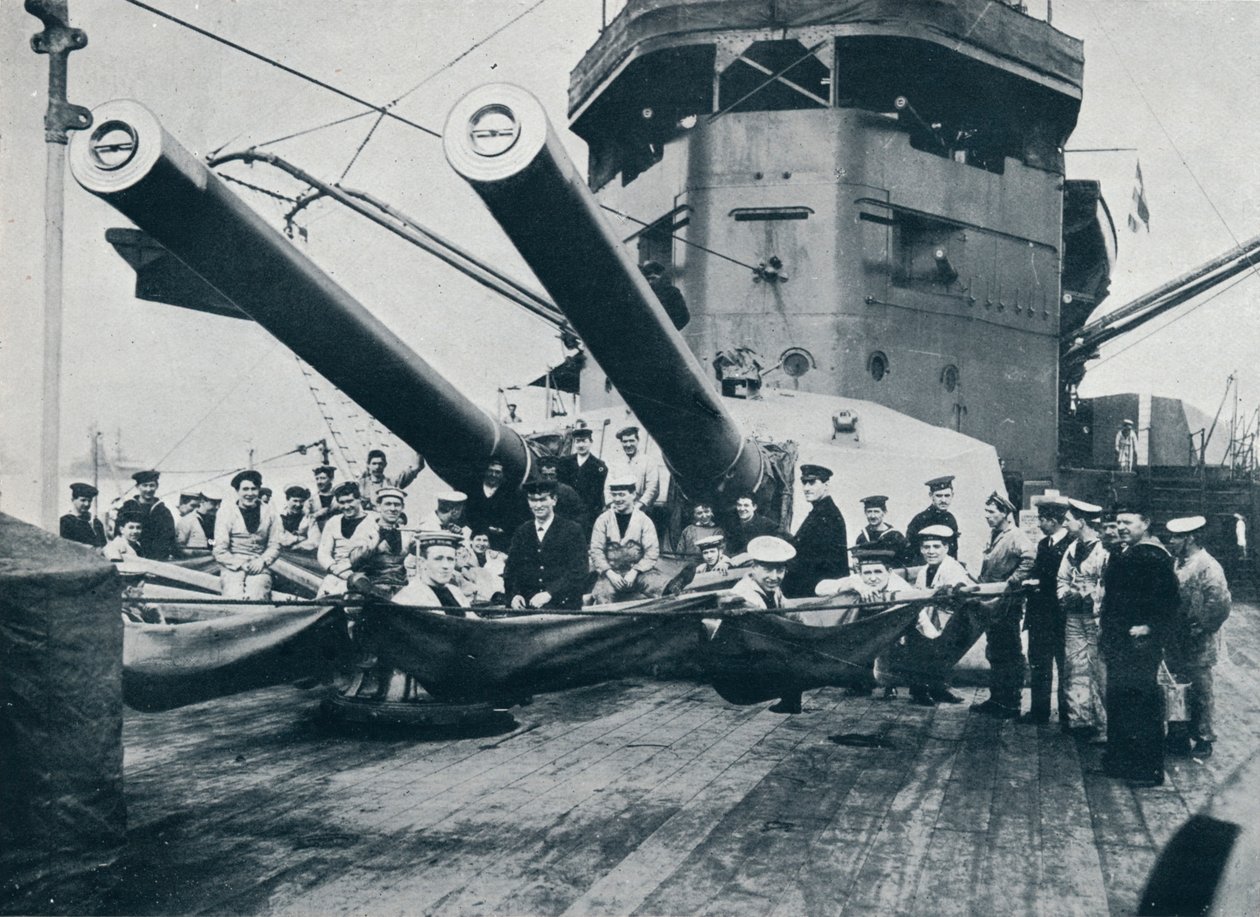 A HMS New Zealand nagyágyúi, 1914 alkotó: Unbekannt