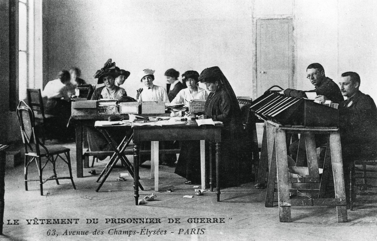 A hadifogoly ruházata, Champs-Élysées, Párizs, I. világháború, 1914-1918 alkotó: Unbekannt