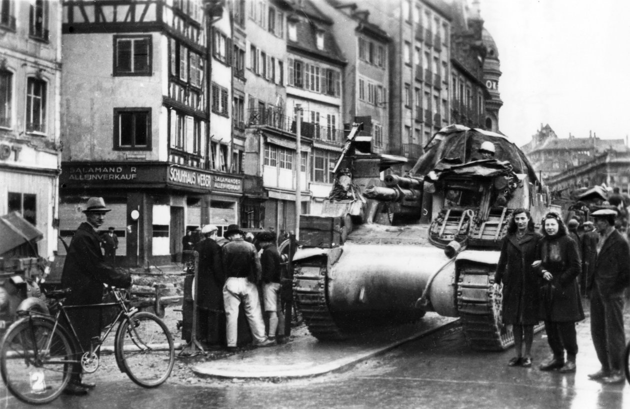 Az első szövetséges tankok 1944 novemberében érkeznek Strasbourgba, Elzászba alkotó: Unbekannt