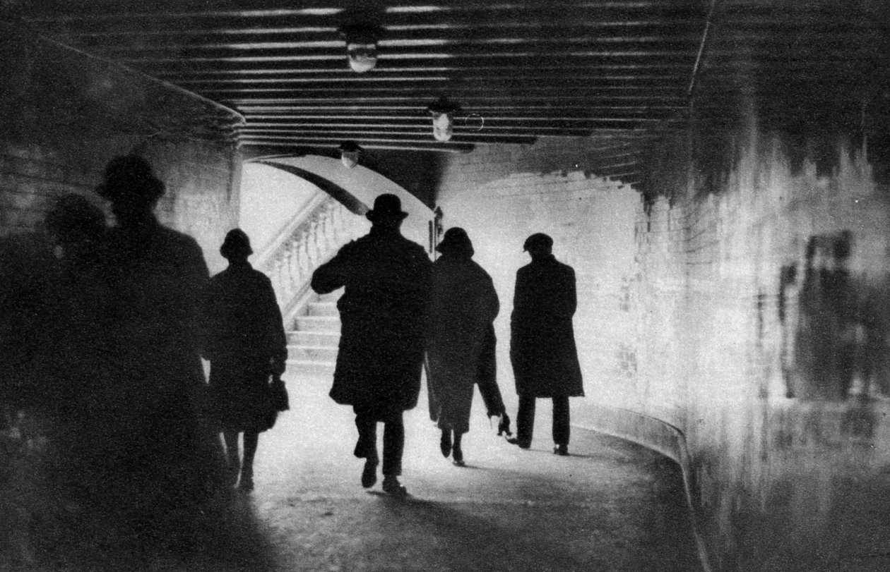 Egy Temze-parti metró szája, London, 1926-1927 alkotó: Unbekannt