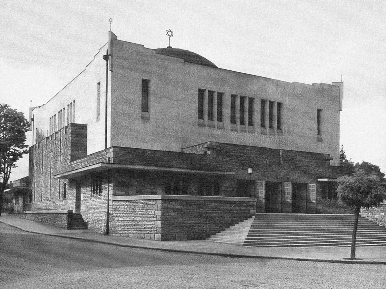 Az újonnan épült neológ zsinagóga Zsolna Szlovákiában, amelyet Peter Behrens tervezett 1928-ban alkotó: Unbekannt
