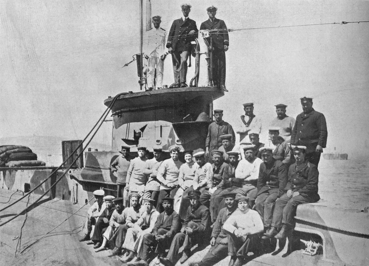 A HM E14 tengeralattjáró tisztjei és legénysége, 1915. alkotó: Unbekannt