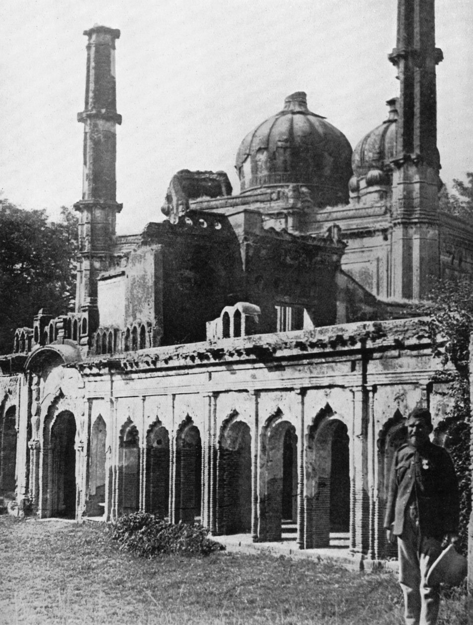 A régi mecset Lucknowban, Indiában, 1920 alkotó: Unbekannt