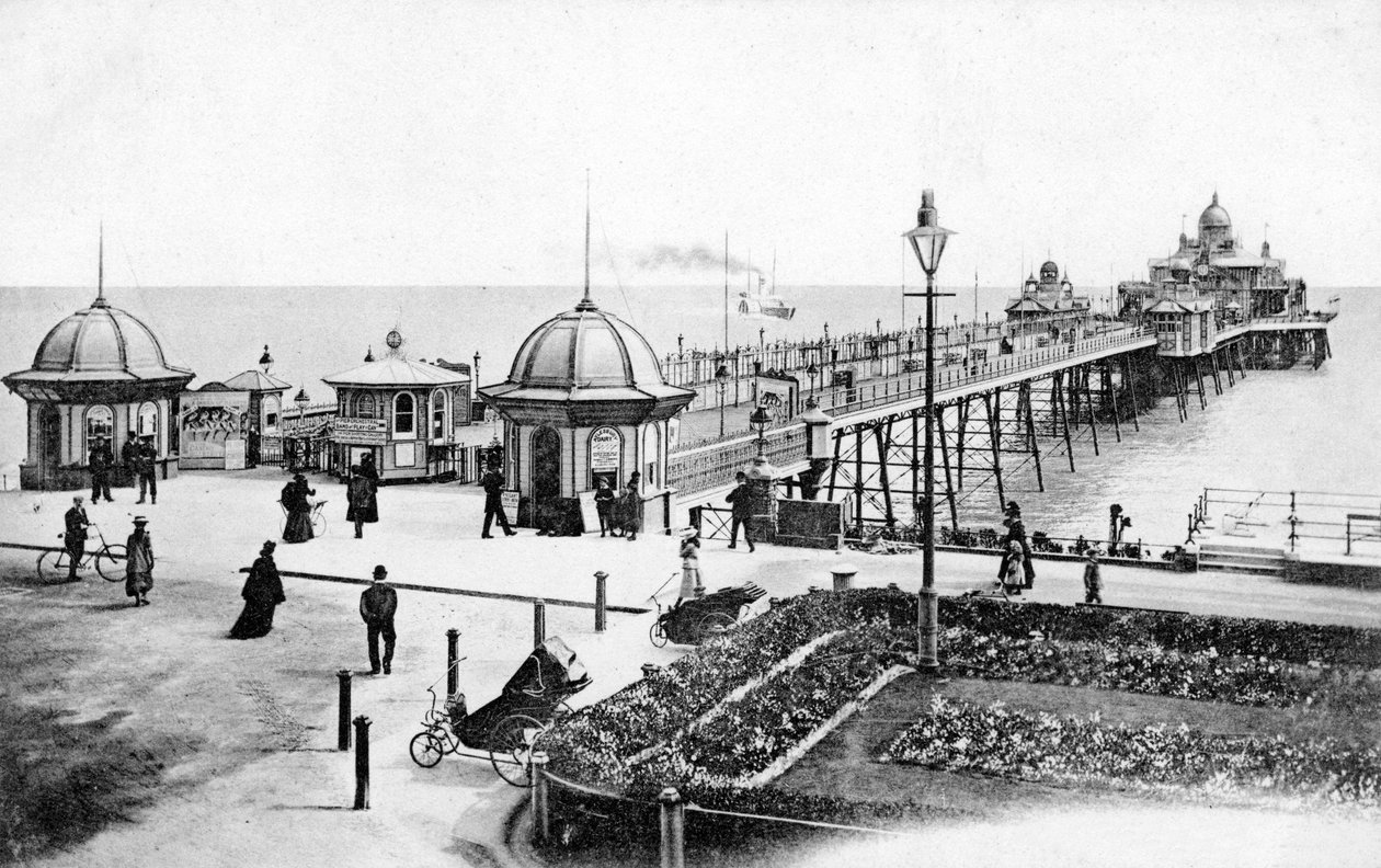 A móló Eastbourne-ben, East Sussex, az 1900-as évektől az 1920-as évekig alkotó: Unbekannt