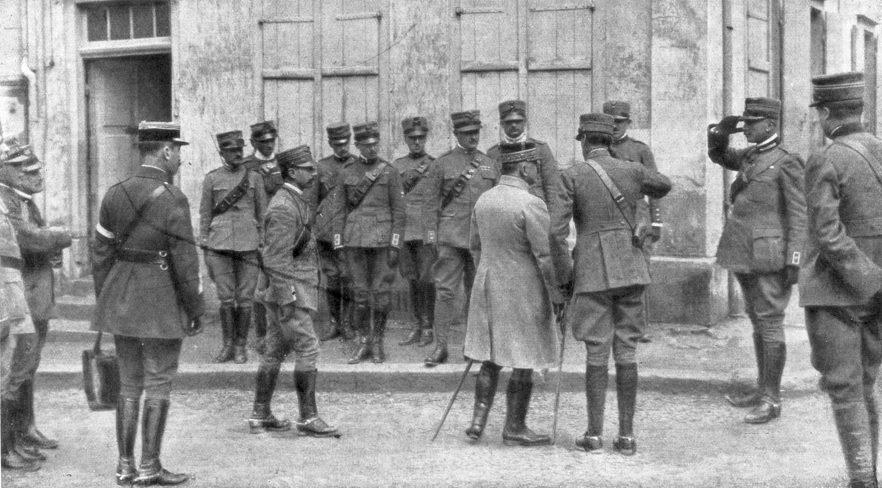 Franchet dEsperey tábornok bemutatása egy francia olasz küldöttnek, Champagne, 1926 alkotó: Unbekannt