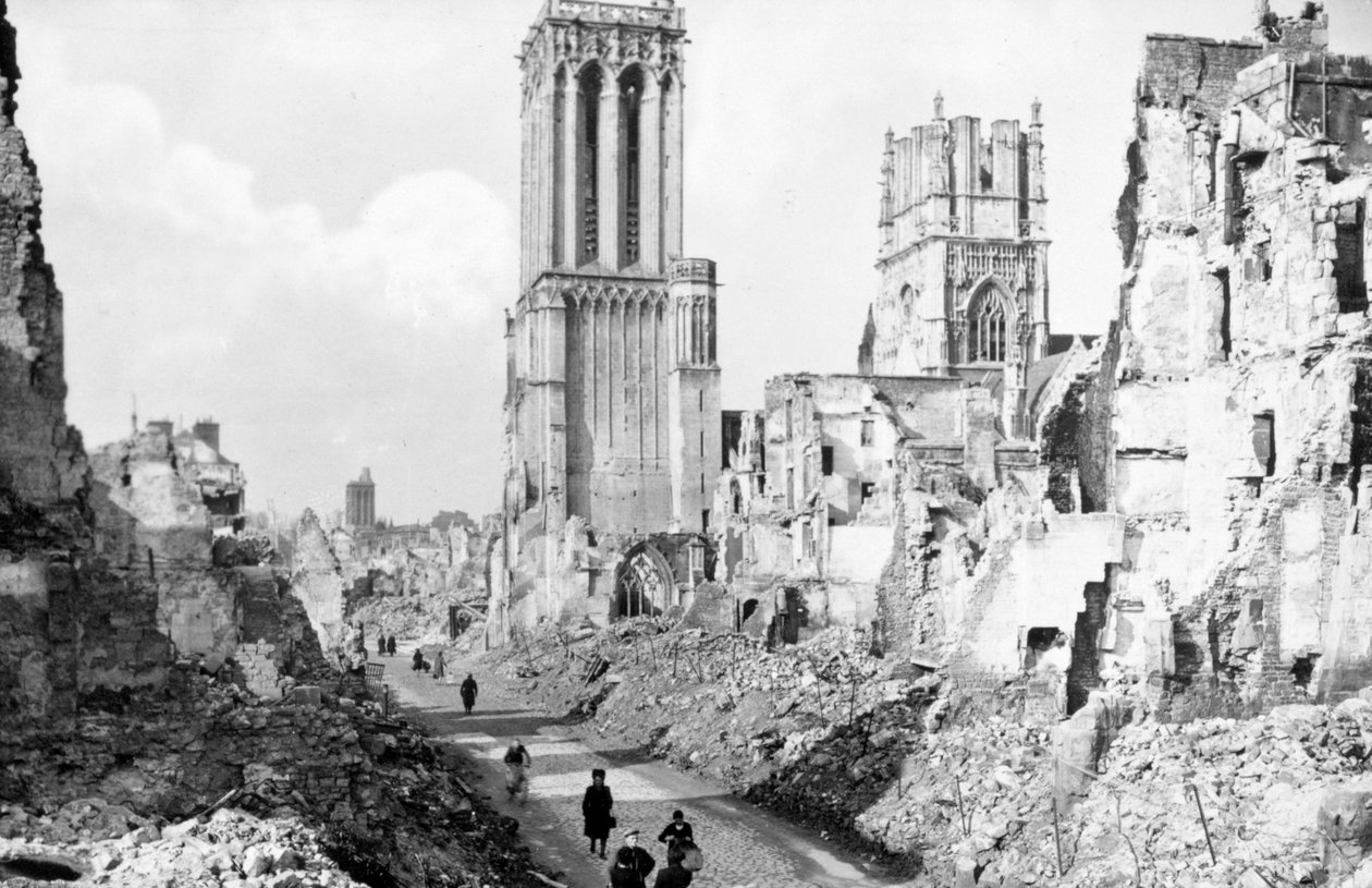 Caen romjai és katedrálisa, Normandia, Franciaország, c1944 alkotó: Unbekannt