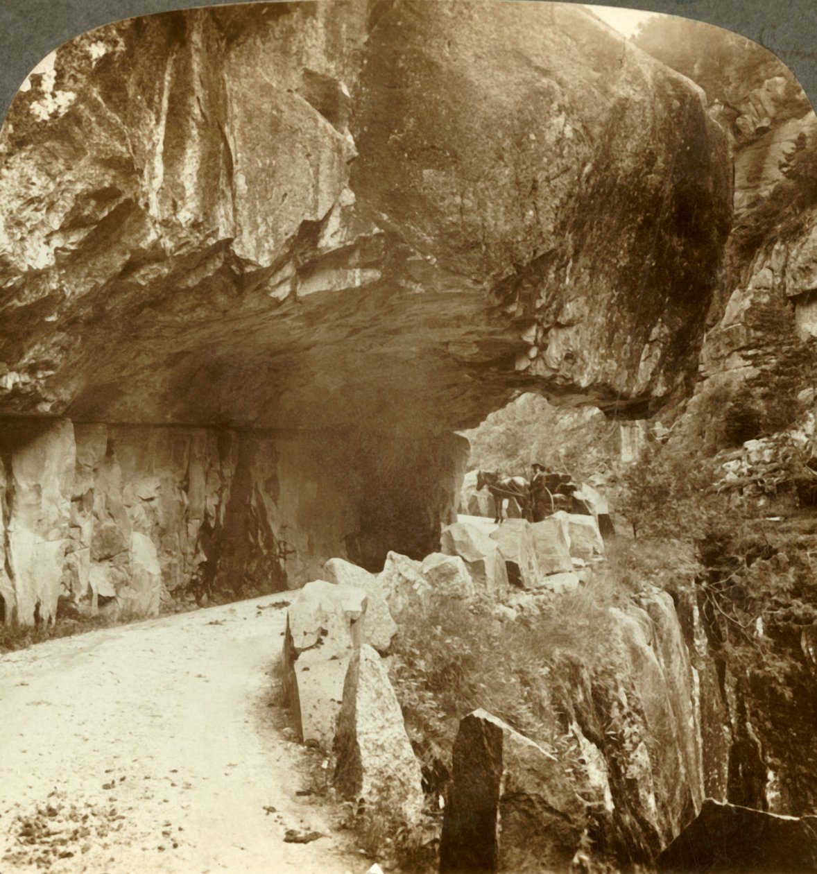 A csodálatos Bratlandsdal út, szilárd szikla hegyfalakon át, Norvégia, 1905. alkotó: Unbekannt