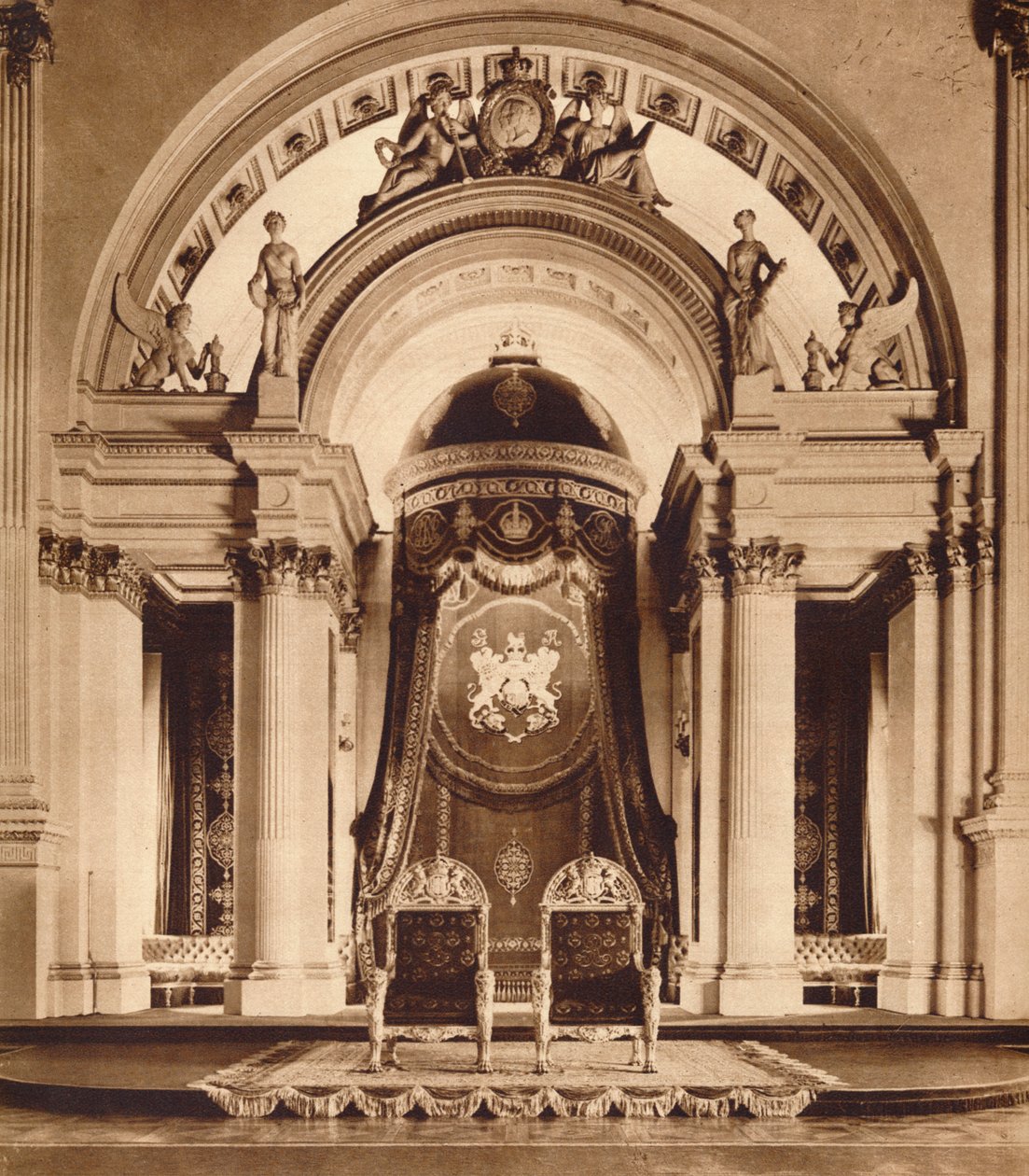Trónok a Buckingham-palota báltermében, 1935 alkotó: Unbekannt
