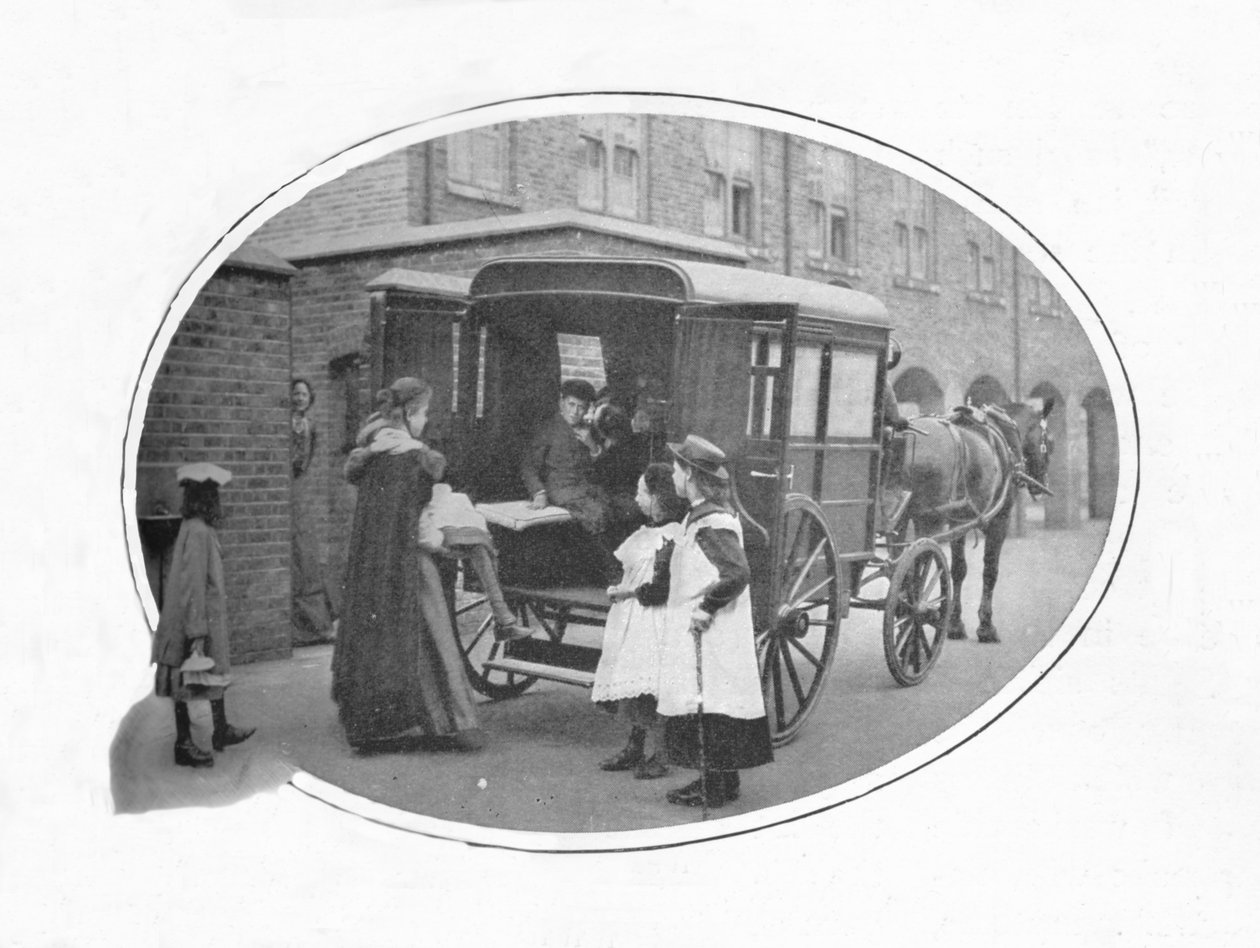 Mentővel iskolába, London, c1903 1903 alkotó: Unbekannt