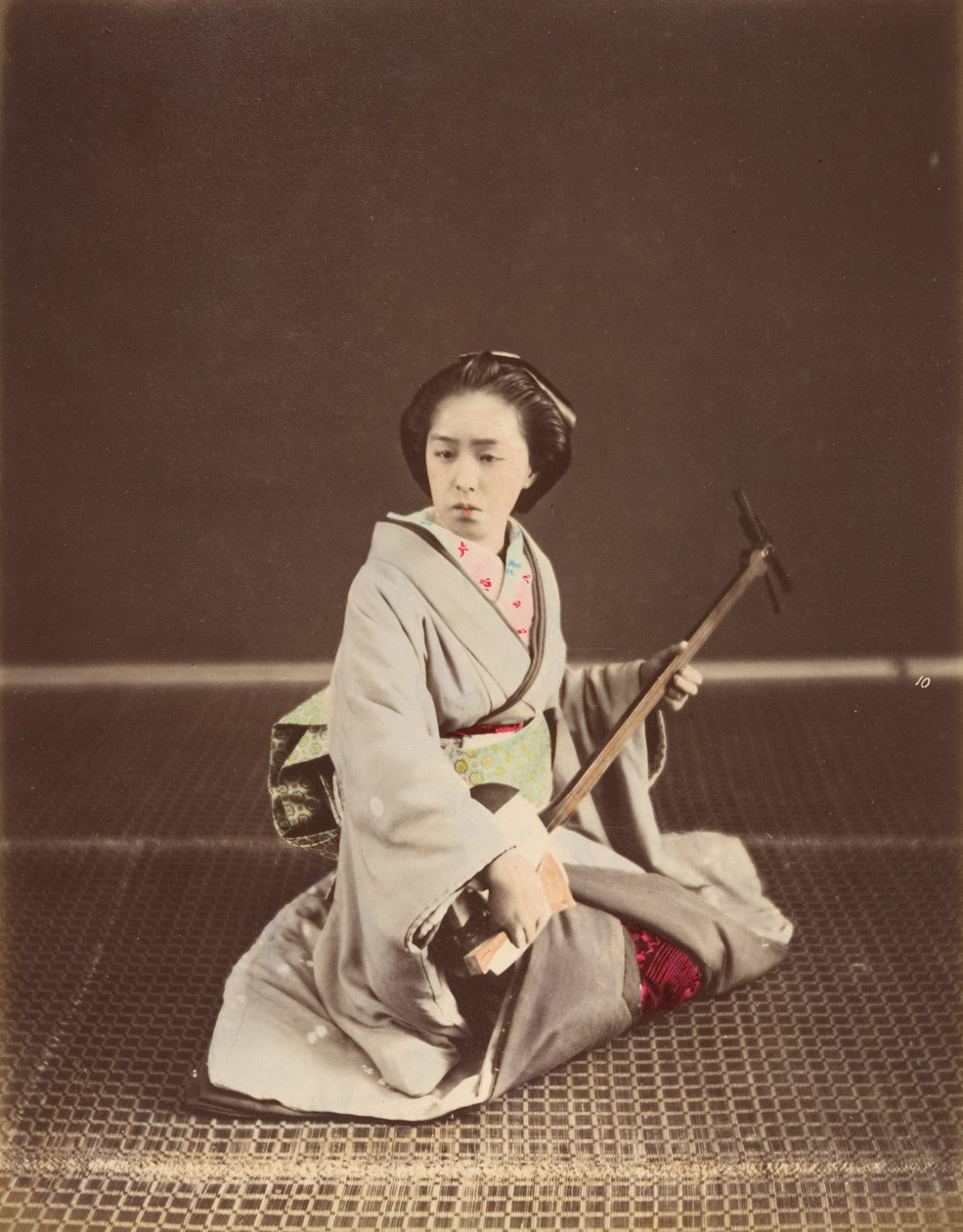"Tokiói gésa Shamisennel", 1870-es évek. alkotó: Unbekannt
