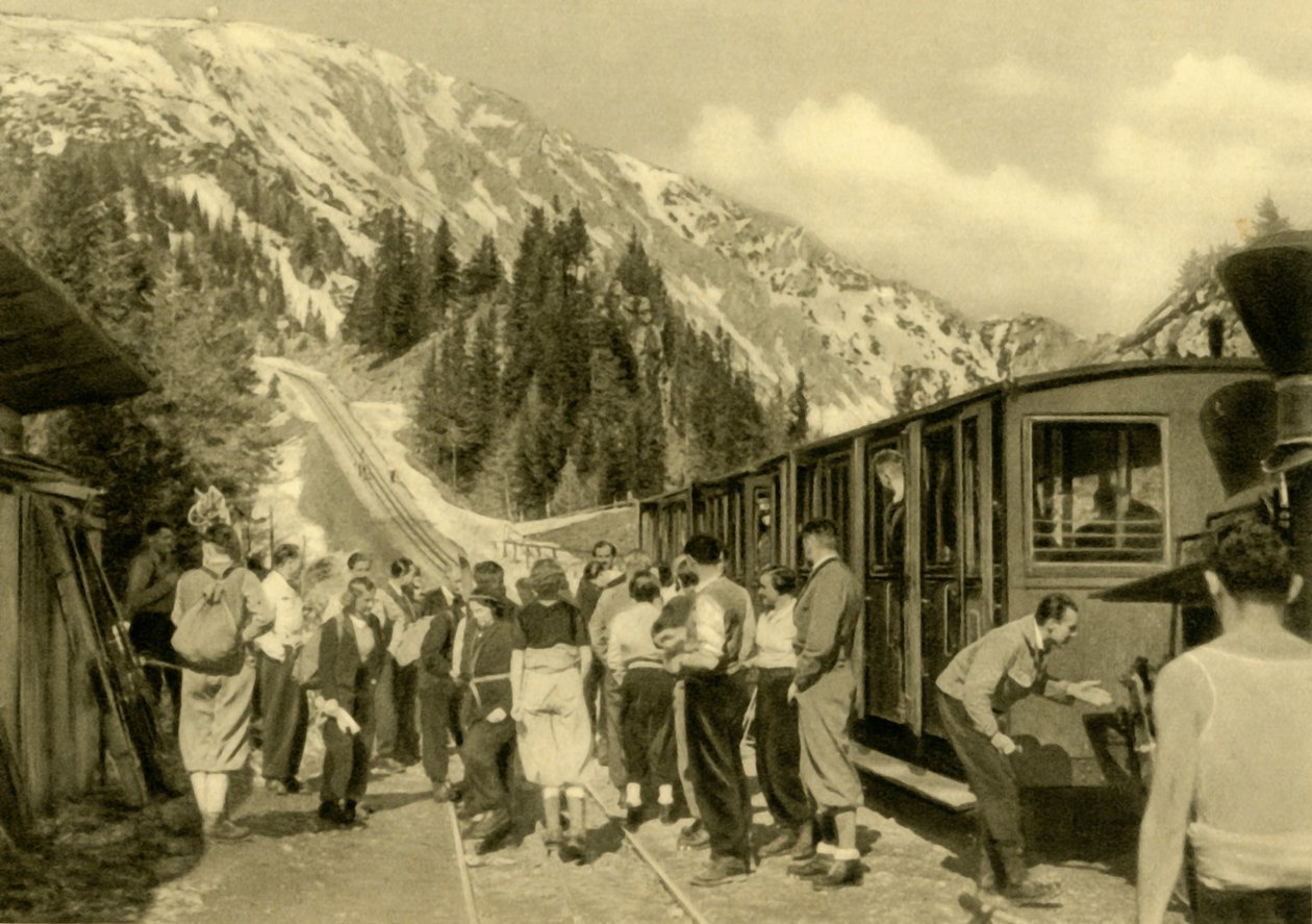 Turisták a schneebergi vasút Baumgartnerhaus állomásán, Alsó-Ausztria, 1935. alkotó: Unbekannt