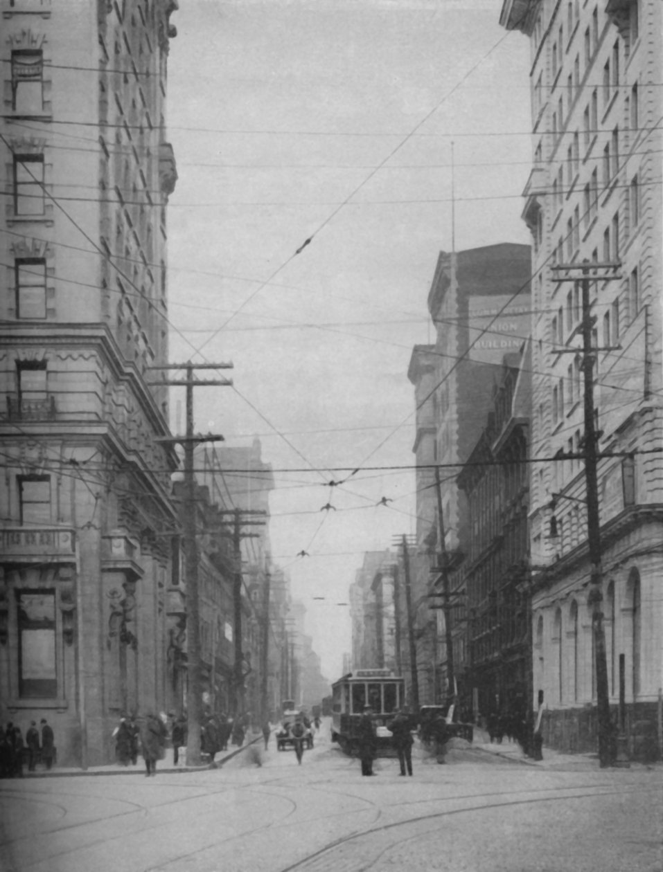 A város egyik legforgalmasabb bevásárlóutcájának magas homlokzata, 1935 alkotó: Unbekannt