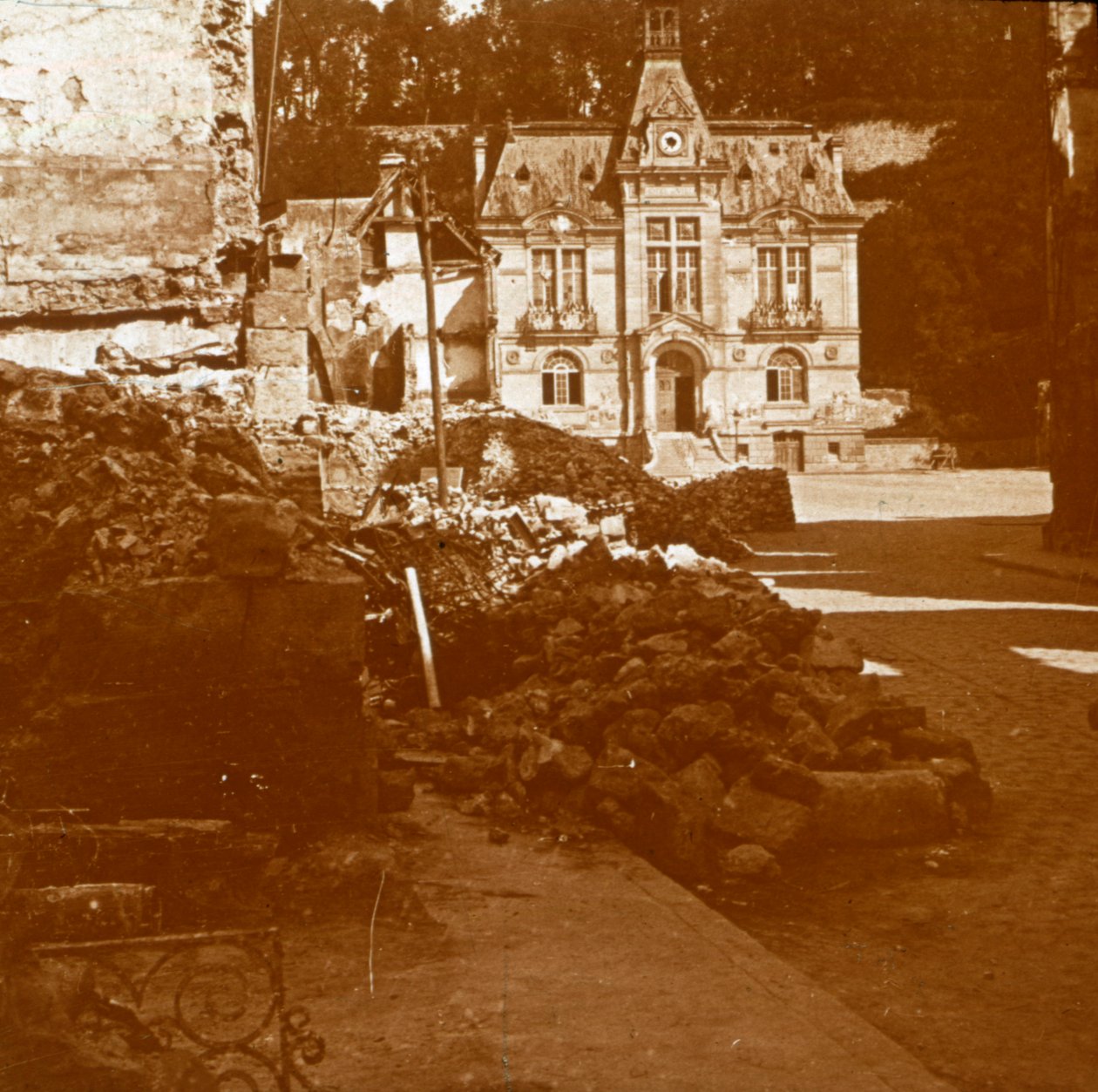 Városháza, Chateau Thierry, Franciaország, 1914-c1918 alkotó: Unbekannt
