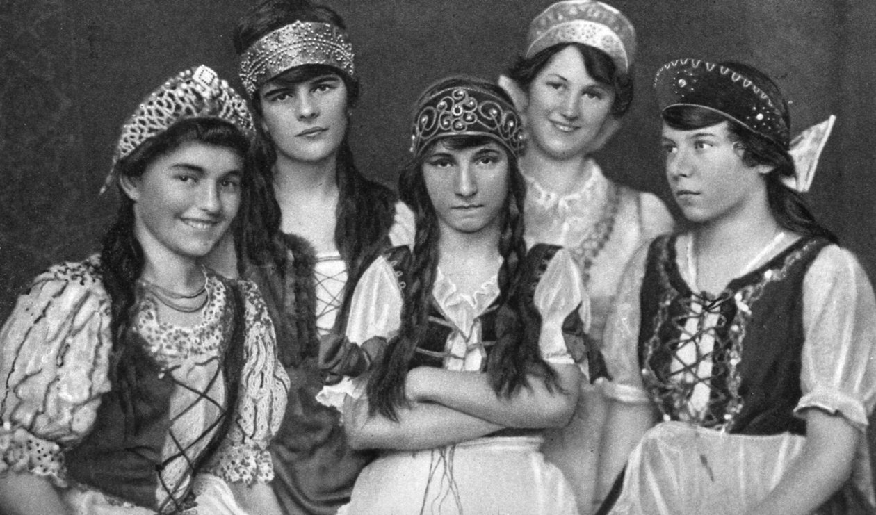 Magyar nők népviselete, Magyarország, 1922 alkotó: Unbekannt