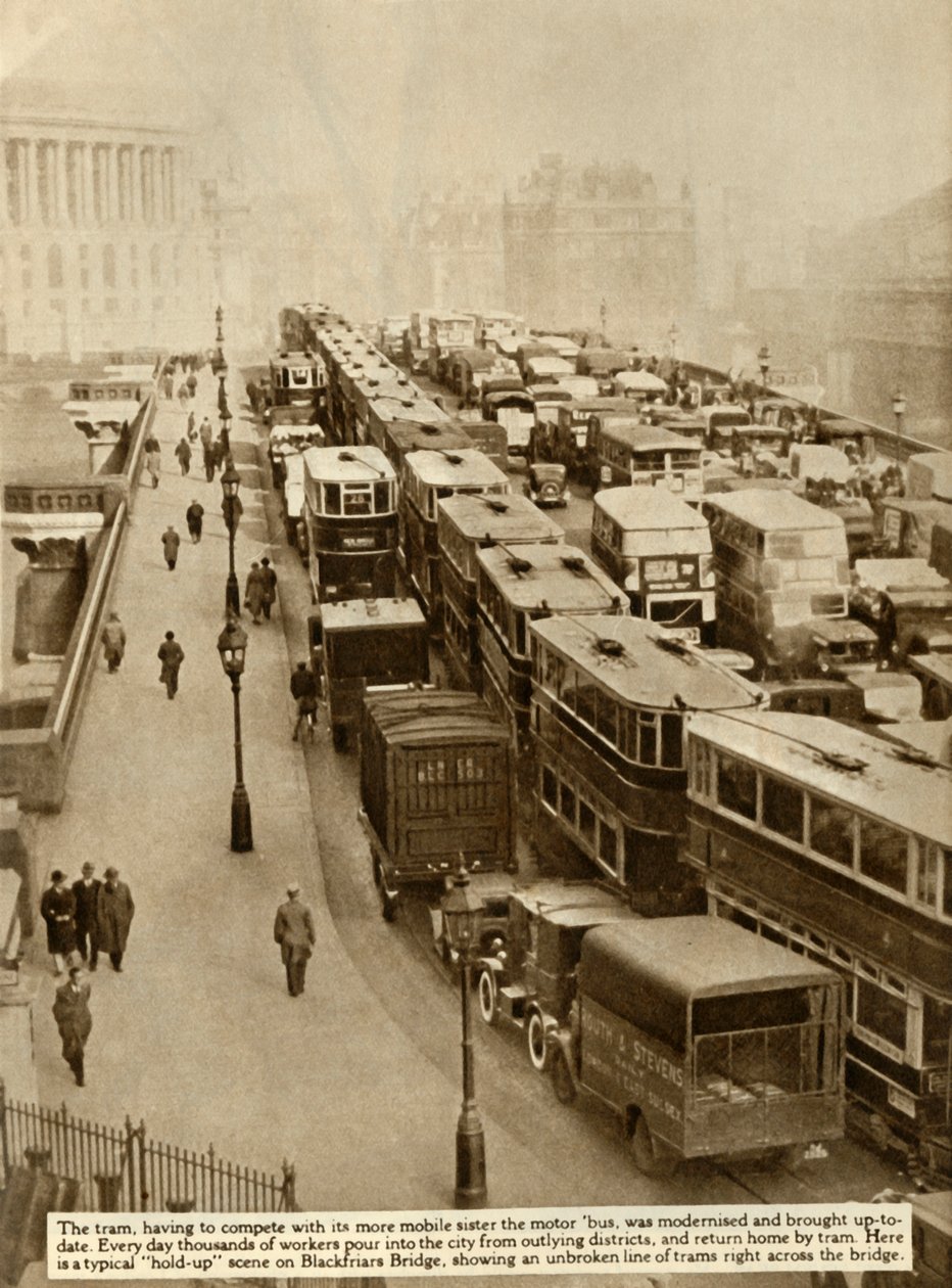 Forgalmi dugó a Blackfriars Bridge-en, London, 1935. alkotó: Unbekannt