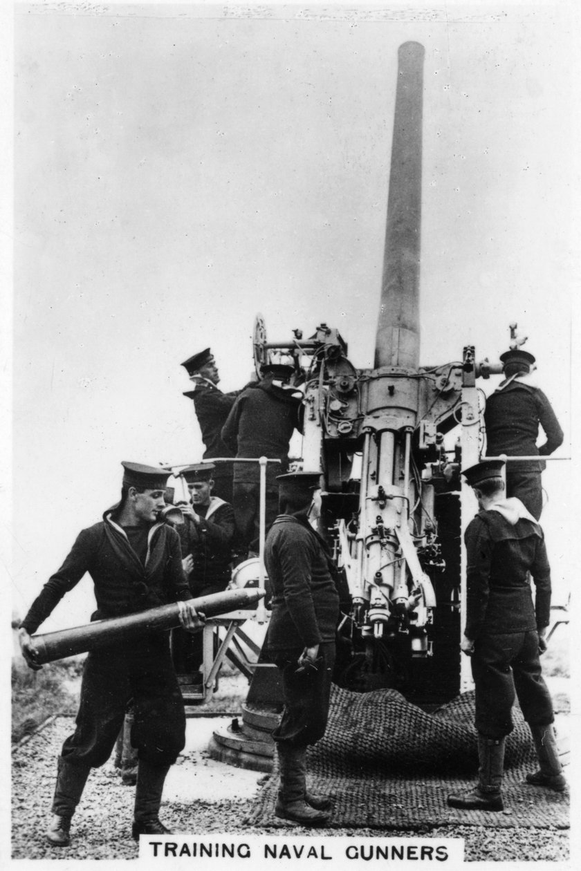 Haditengerészeti lövészek kiképzése, Whale Island, Portsmouth, Hampshire, 1937 alkotó: Unbekannt