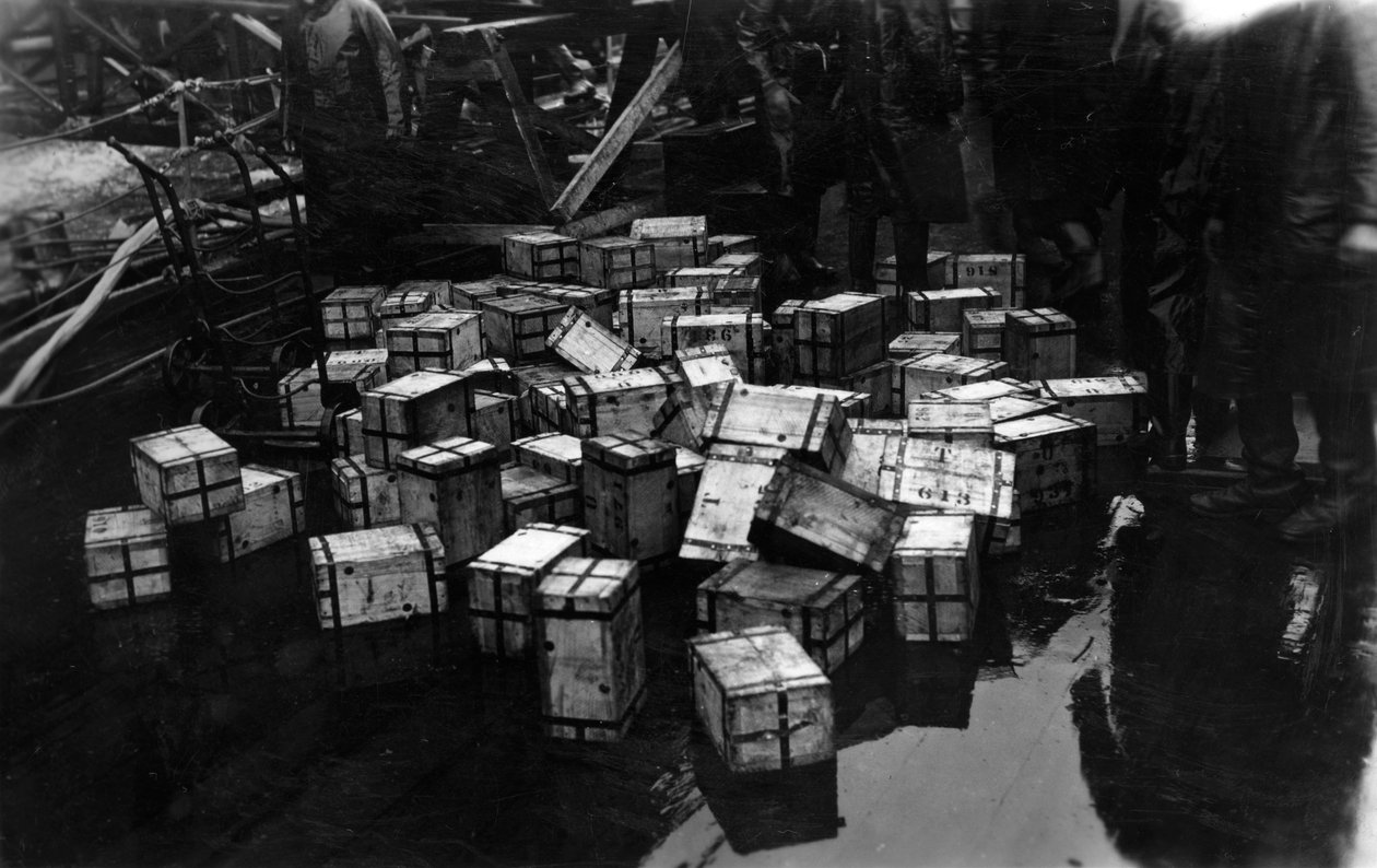 14 000 000 GBP értékű nemesfém szállítása a HMS Malaya brit csatahajón, 1940 alkotó: Unbekannt