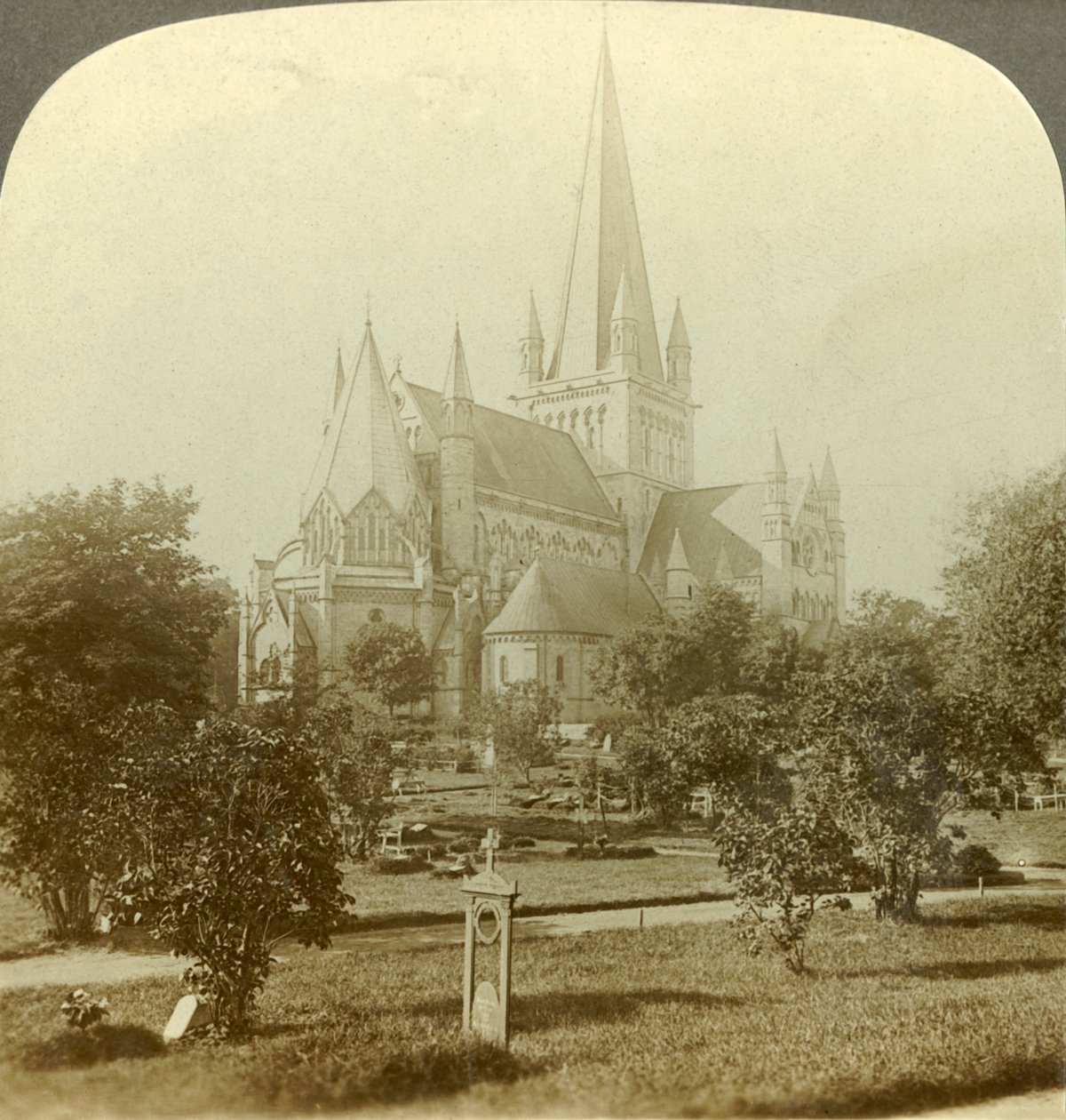 Trondhjem székesegyház, amelynek hagyományai nyolc évszázadra nyúlnak vissza, Norvégia, 1905. alkotó: Unbekannt
