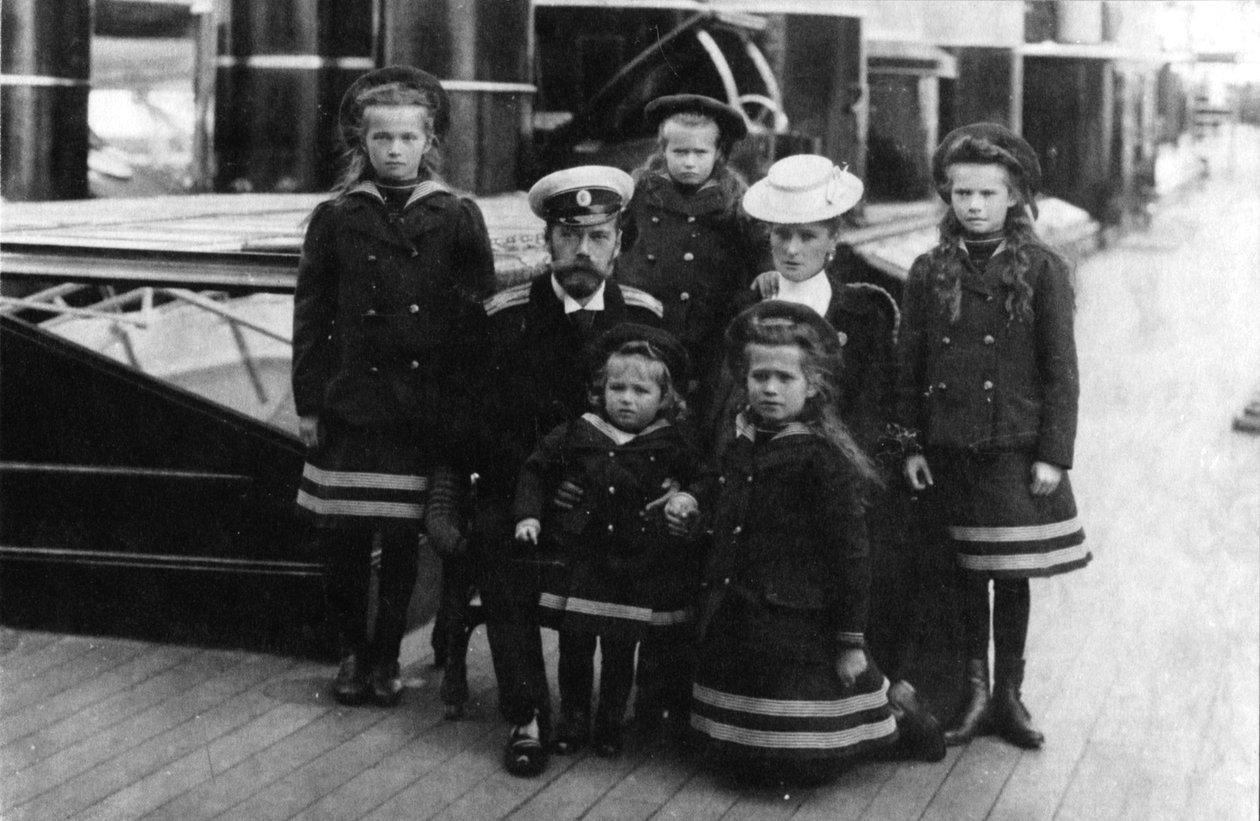 Miklós cár és Alexandra orosz cárnő és gyermekeik, 1907. alkotó: Unbekannt