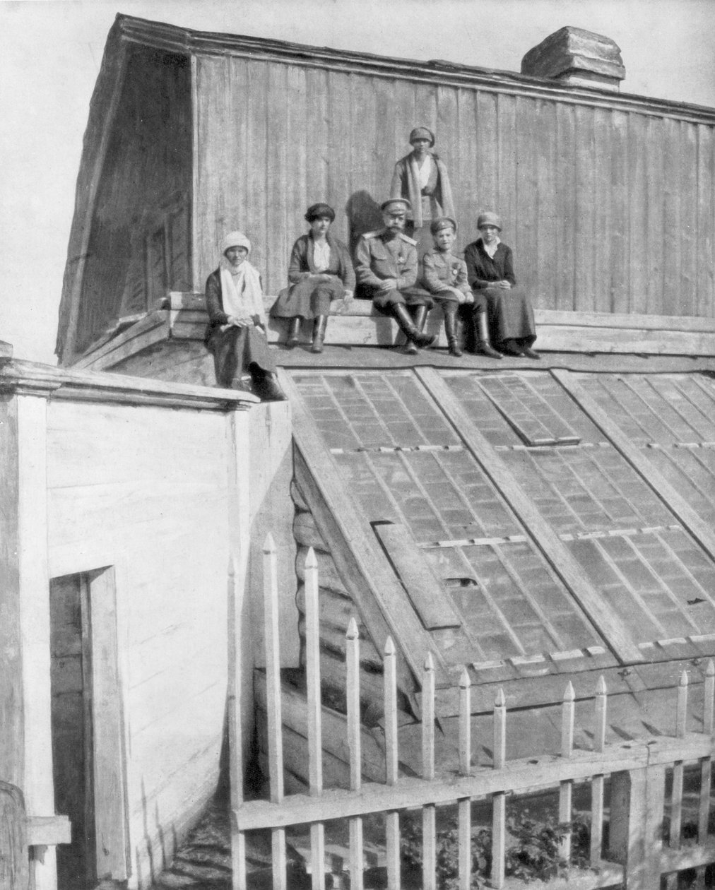 Miklós cár és gyermekei üvegházban ülve, Tobolszk, Szibéria, Oroszország, 1917 alkotó: Unbekannt