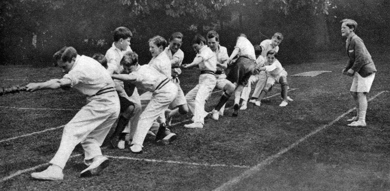 Kötélhúzás a Mill Hill Junior School sportnapján, London, 1926-1927 alkotó: Unbekannt