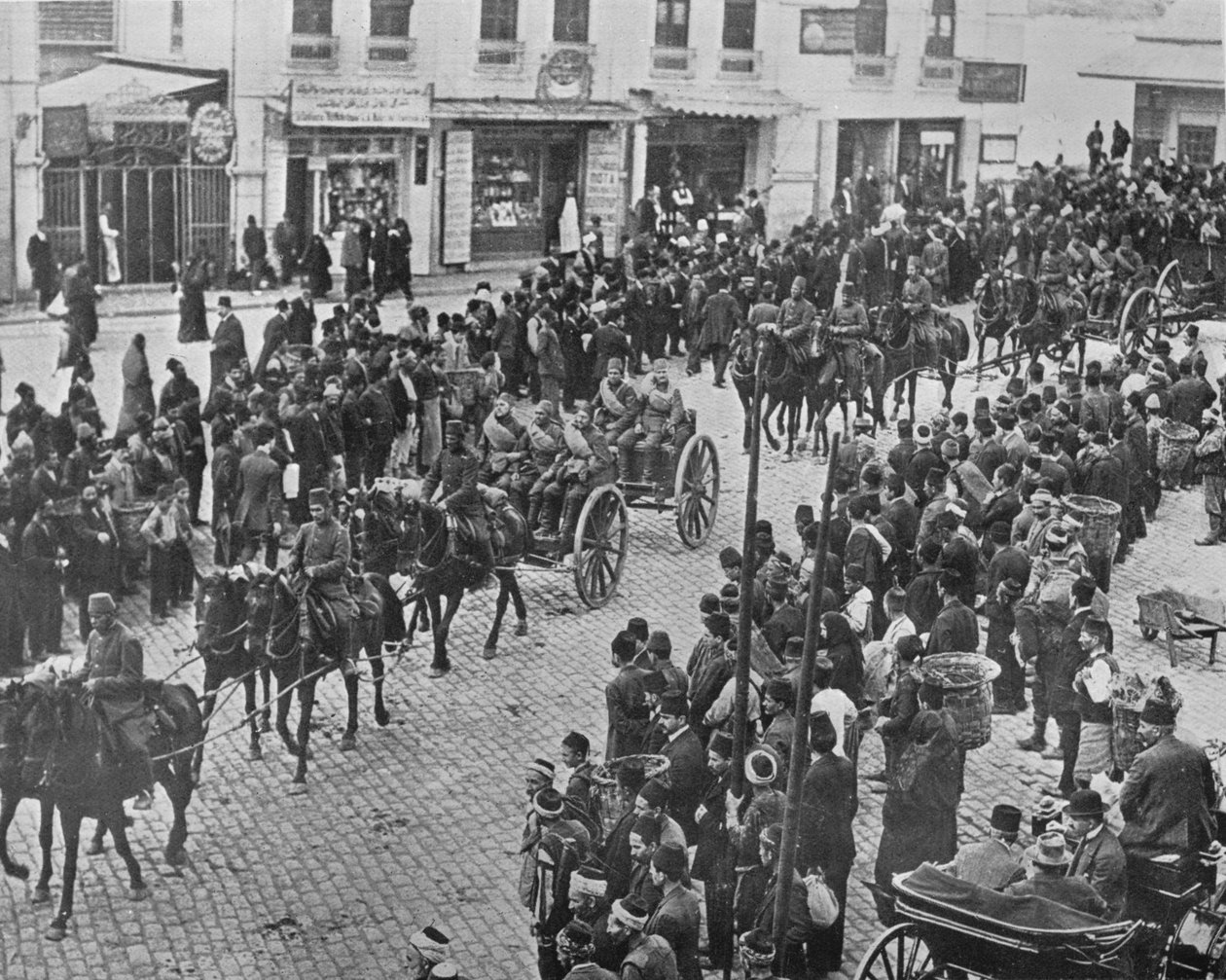 A török tüzérség aktív szolgálatban hagyja el Konstantinápolyt, 1915 alkotó: Unbekannt