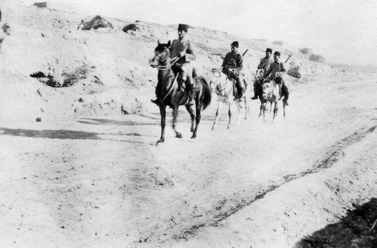 Török katonák elhagyják Moszult, Mezopotámia, I. világháború, 1918 alkotó: Unbekannt