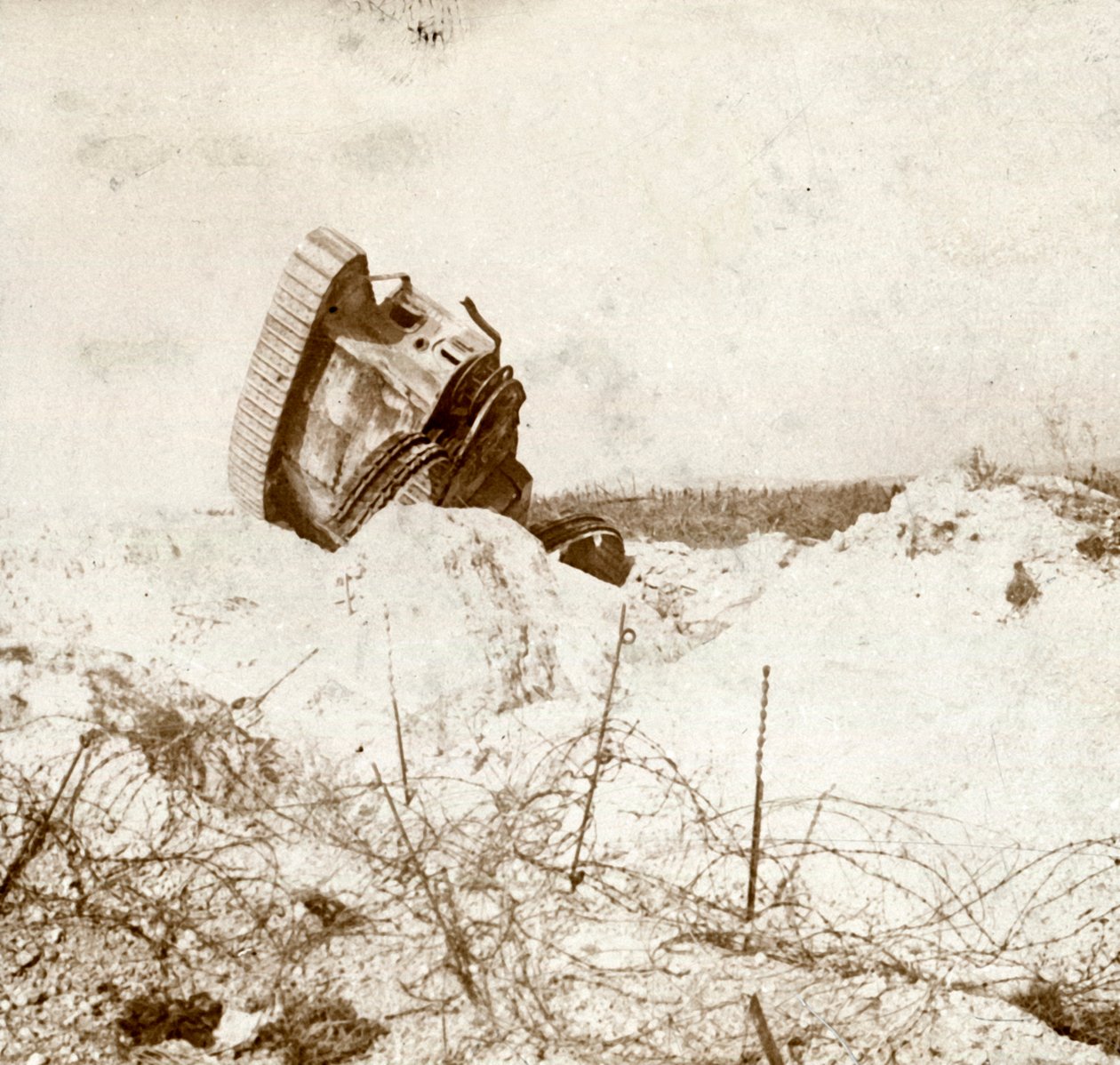 A sérült tartály alja, c1914-c1918 alkotó: Unbekannt
