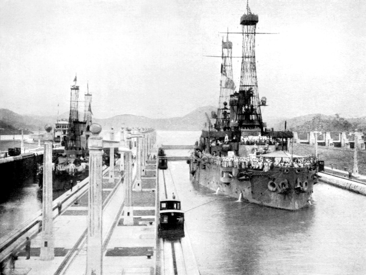 Az Egyesült Államok háborús emberei áthaladnak egy zsilipen, Panama-csatorna, Panama, 1926 alkotó: Unbekannt