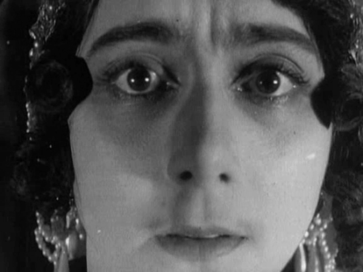 Vera Karalli, orosz balett-táncos és némafilmes színésznő, ೧೯೧೫ alkotó: Unbekannt