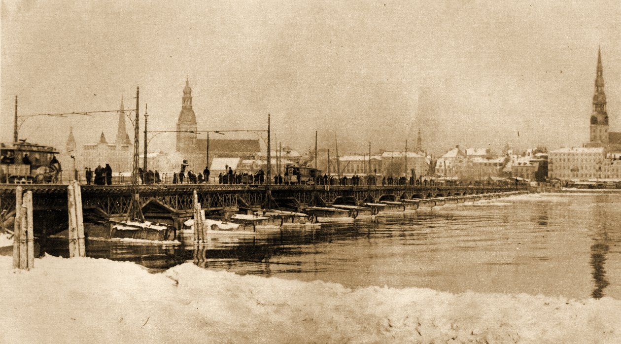 Kilátás a Dwina feletti lebegő hídra, Riga, Lettország. 1915 (fotó) alkotó: Unbekannt