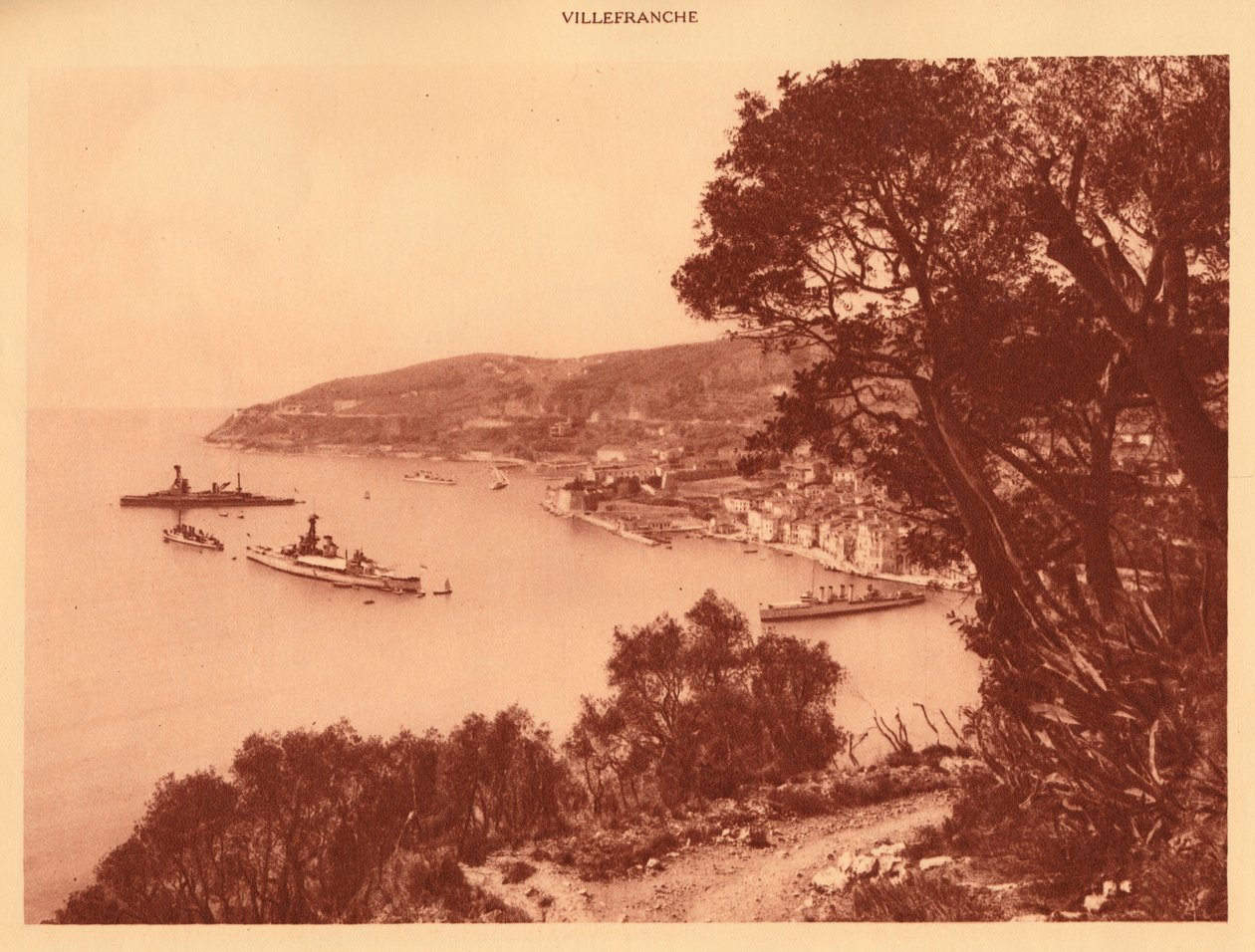 Kilátás a városra és a Roadsteadre, Villefranche, 1930. alkotó: Unbekannt