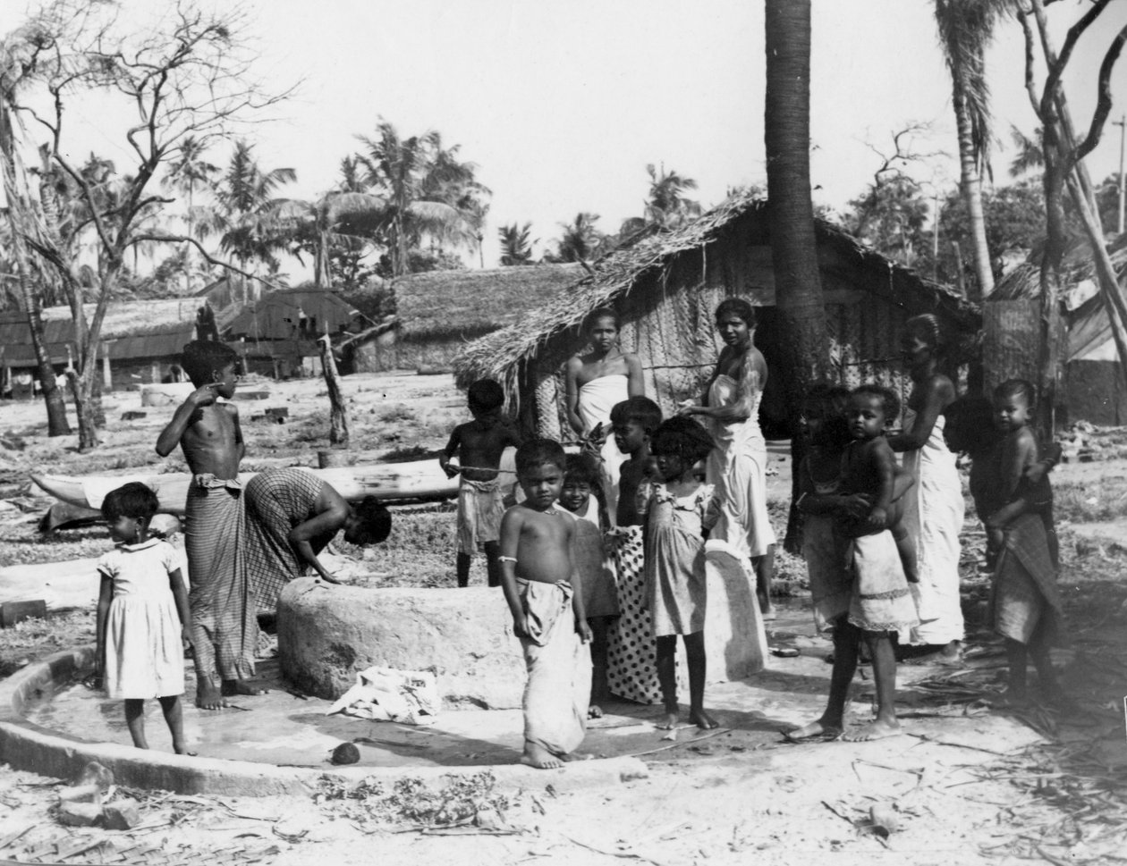 Falusi jelenet, Trincomalee, Ceylon, 1945 alkotó: Unbekannt