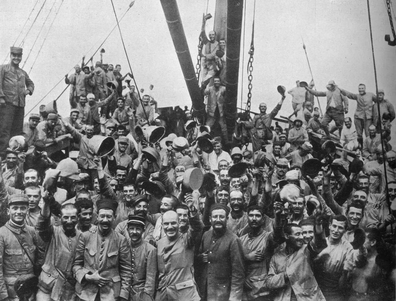 Vive la France: Francia csapatok a Dardanellákba tartó transzport fedélzetén, 1915 alkotó: Unbekannt