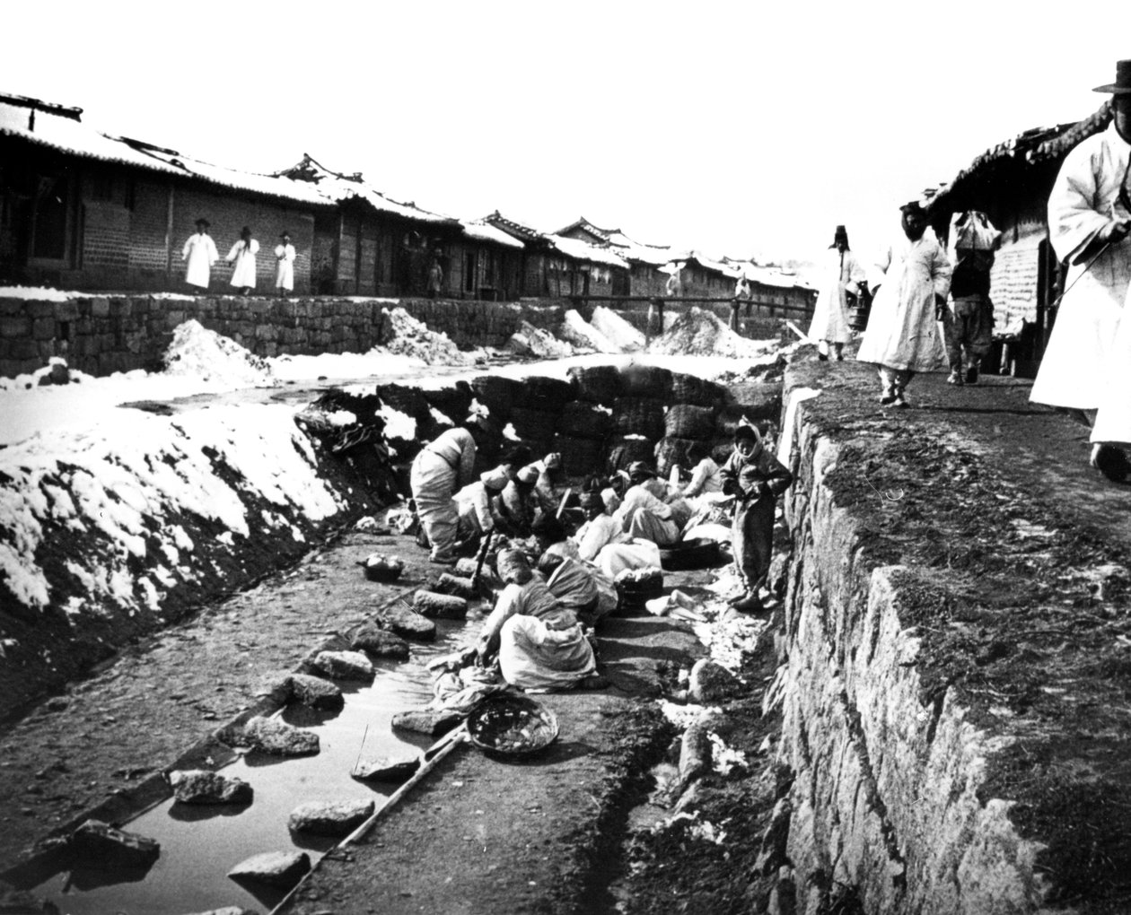 Ruhamosás a szabadban, Korea, 1900 alkotó: Unbekannt