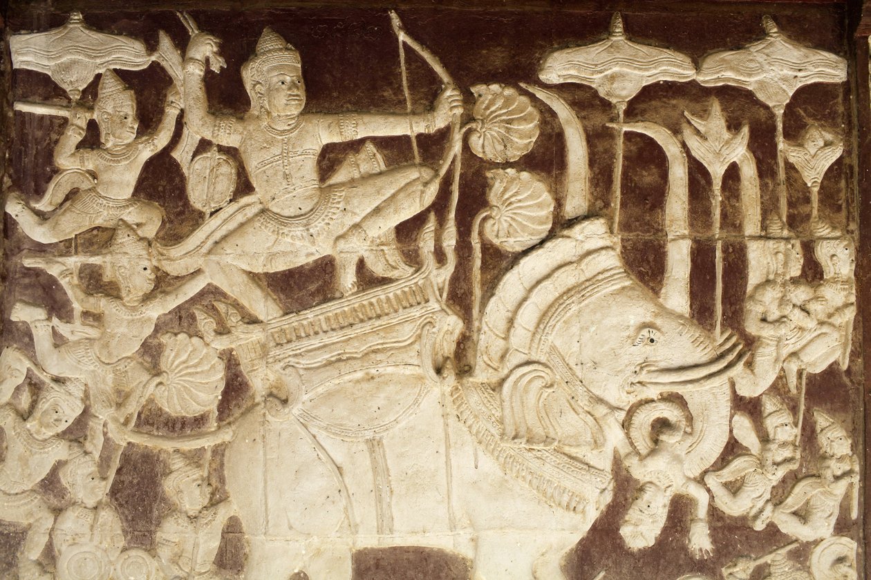 Wat Ounalom : egy csatajelenetet ábrázoló szobor a Ramayana Phnom Penh Cambodge-ból alkotó: Unbekannt